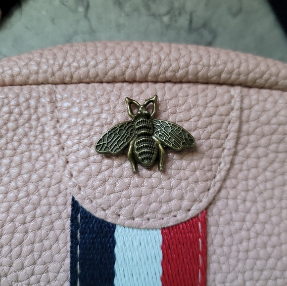 NWOT Bumble Bee Crossbody Pink Bag - Picture 2 of 8